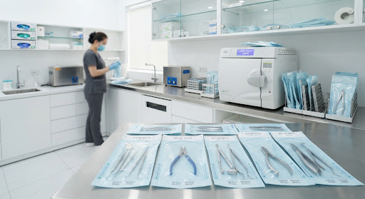 Quy trình vô trùng dụng cụ: nền tảng của một phòng khám an toàn